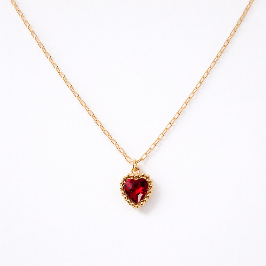 Collier doré cœur rouge intense – Éclat romantique
