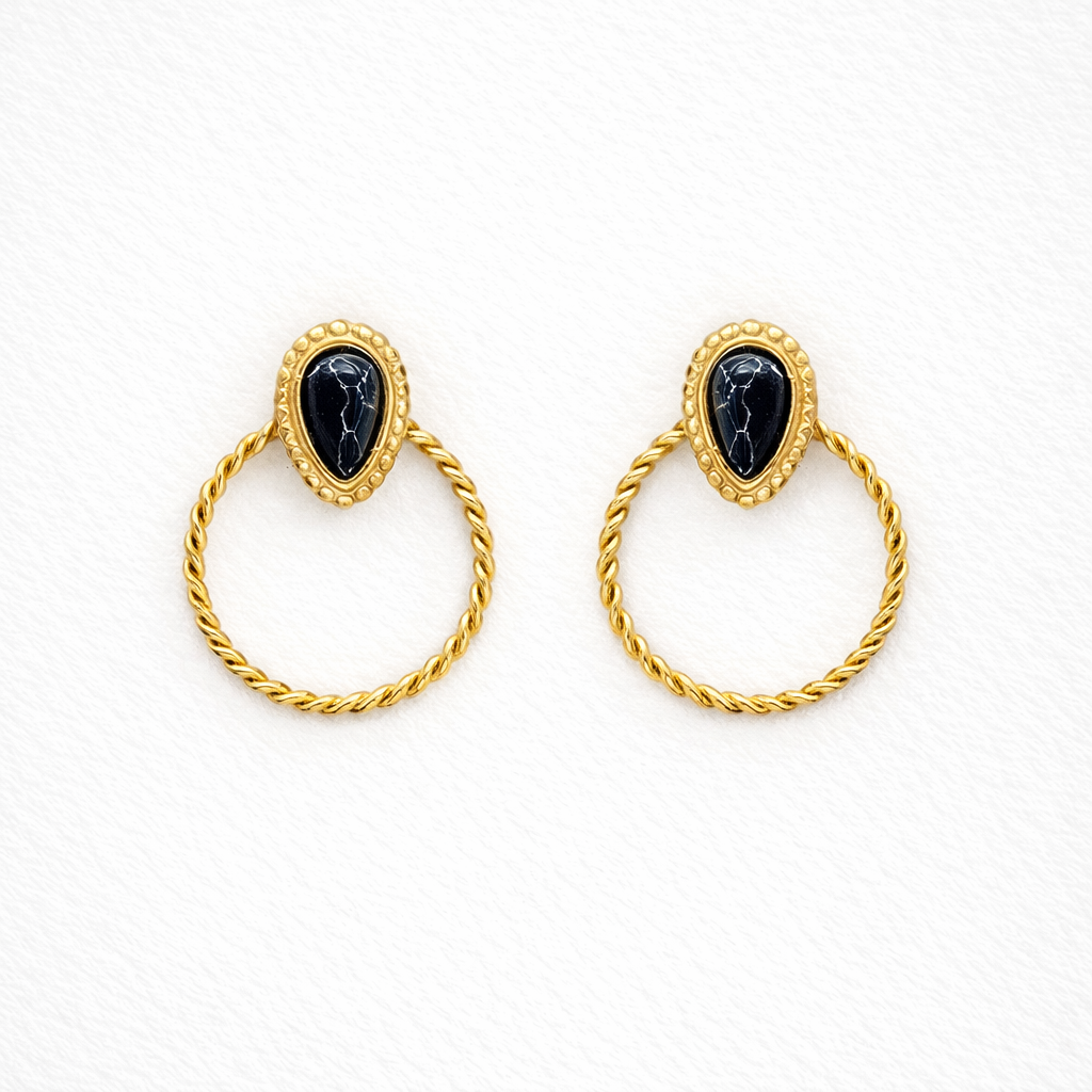 Boucles d’oreilles en cercle doré & pierre noire | Couture