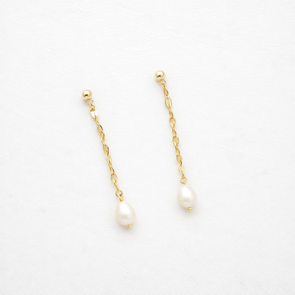Boucles d’oreilles pendantes perlées blanc nacrée | Délicate